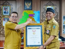 Wagub Ingkong Terima Anugerah Tokoh Inspiratif Indonesia, Apresiasi Kepemimpinan Inklusif dan Dukungan terhadap Media