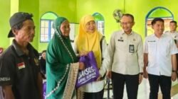 Pengabdian Permasyarakatan, Kakanwil Ditjenpas Salurkan Bansos untuk Warga Sekitar Masjid Al-Jafar Nunukan